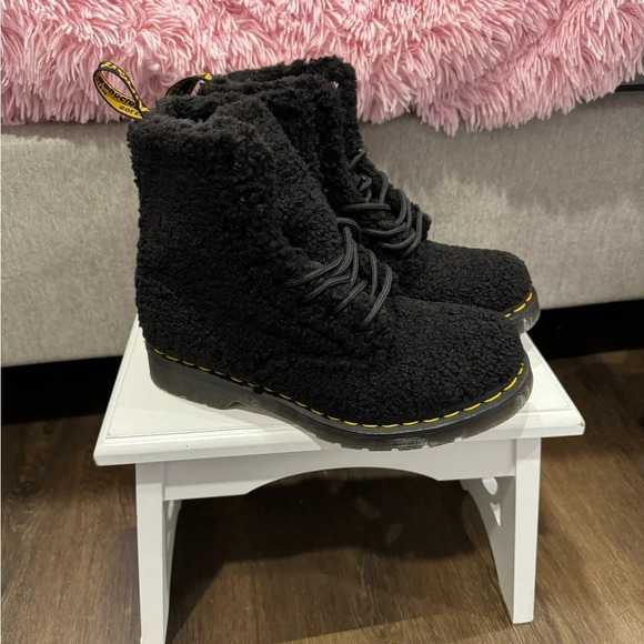 DR MARTENS BLACK 1460 PASCAL
SHEARLING FAUX FUR COMBAT MOTO LACE UP SIZE 8 BOOTS - Picture 5 of 14